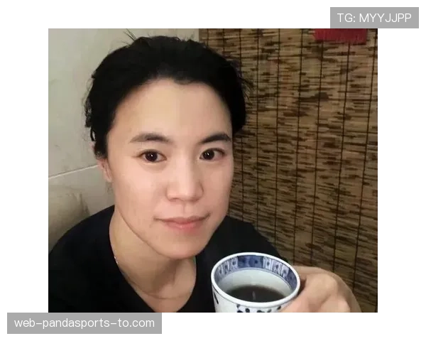 王楠家的厨房比我家客厅还大，她切个水果都像在拍综艺