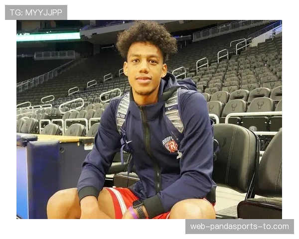 斯蒂芬·卡斯尔无球跑位撕裂防线，较上季投射更果断